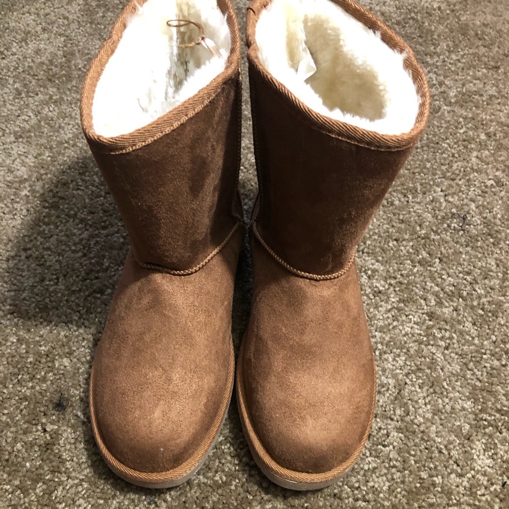 Cozy Brown Shearling-Lined Boots
